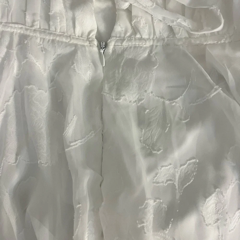 ❗️*SOLD*❗️ Lulu’s White lace NWT dress/Romper, bachelorette - Picture 4 of 7